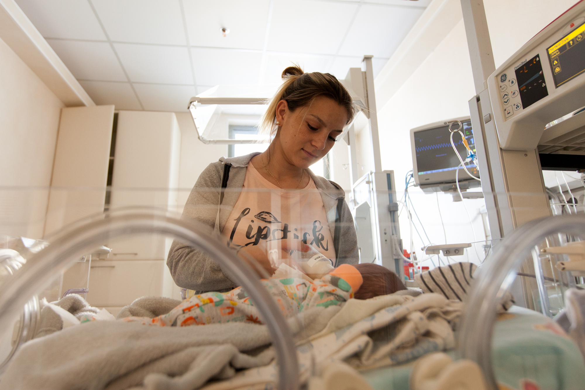 mama si copil la terapie intensiva nou-nascuti Marie Curie