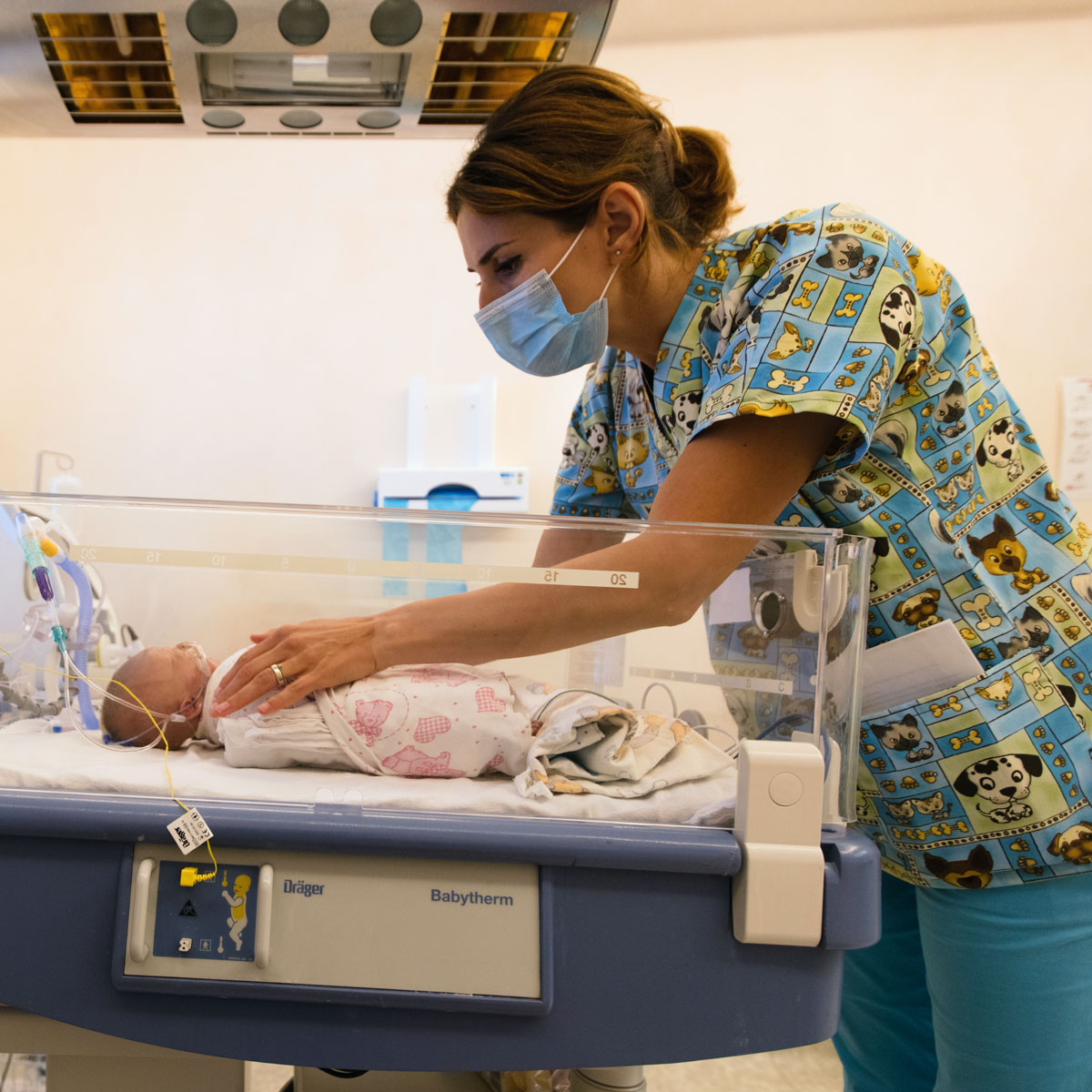 Dr. Cristina Enyedi la Terapie intensiva nou-nascuti Marie Curie