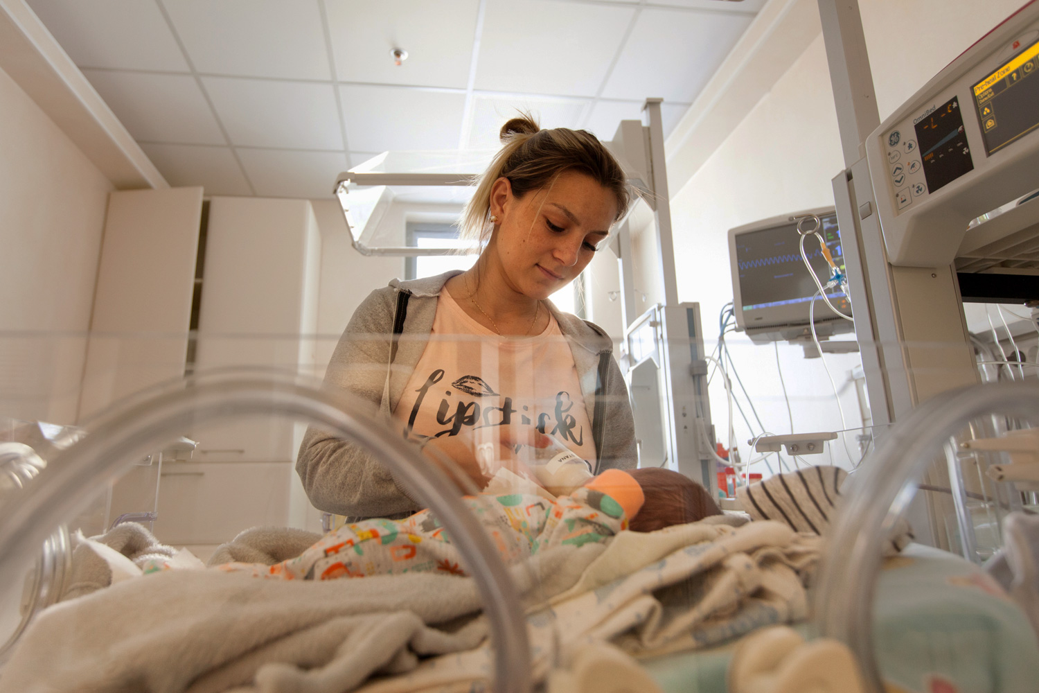 mama si copil la terapie intensiva nou-nascuti Marie Curie mama si copil la terapie intensiva nou-nascuti Marie Curie